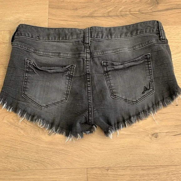 Cut off shorts - Picture 3 of 3
